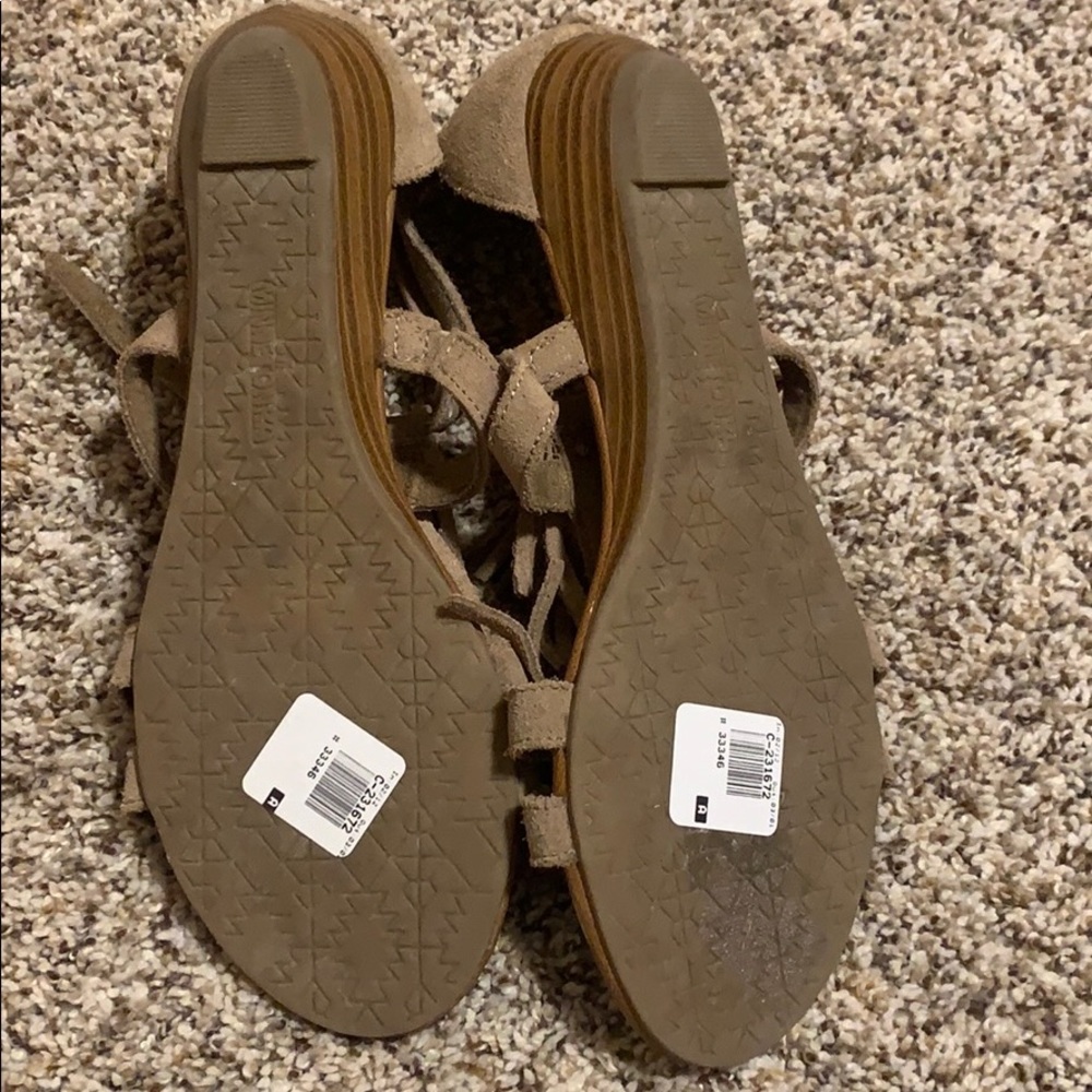Minnetonka fringe wedges 🌻 - Picture 4 of 9